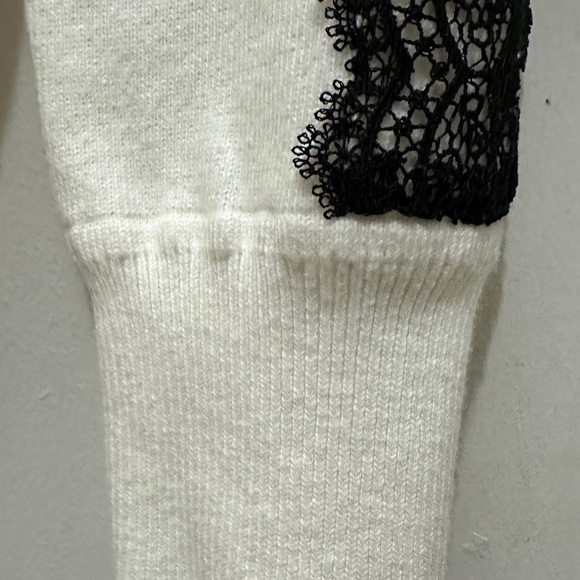 120 LOFT | NWOT White Pullover Sweater with Black Lace Trim (Size M) - Picture 4 of 7